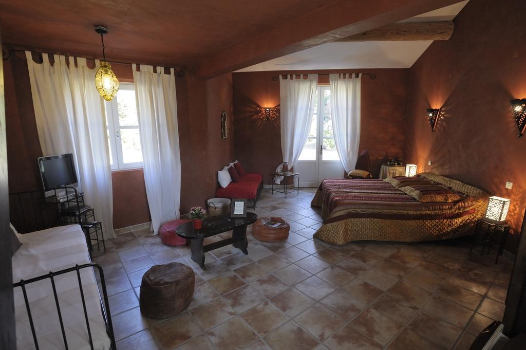 Mas De Lure Bed & Breakfast Salon-de-Provence Exterior photo